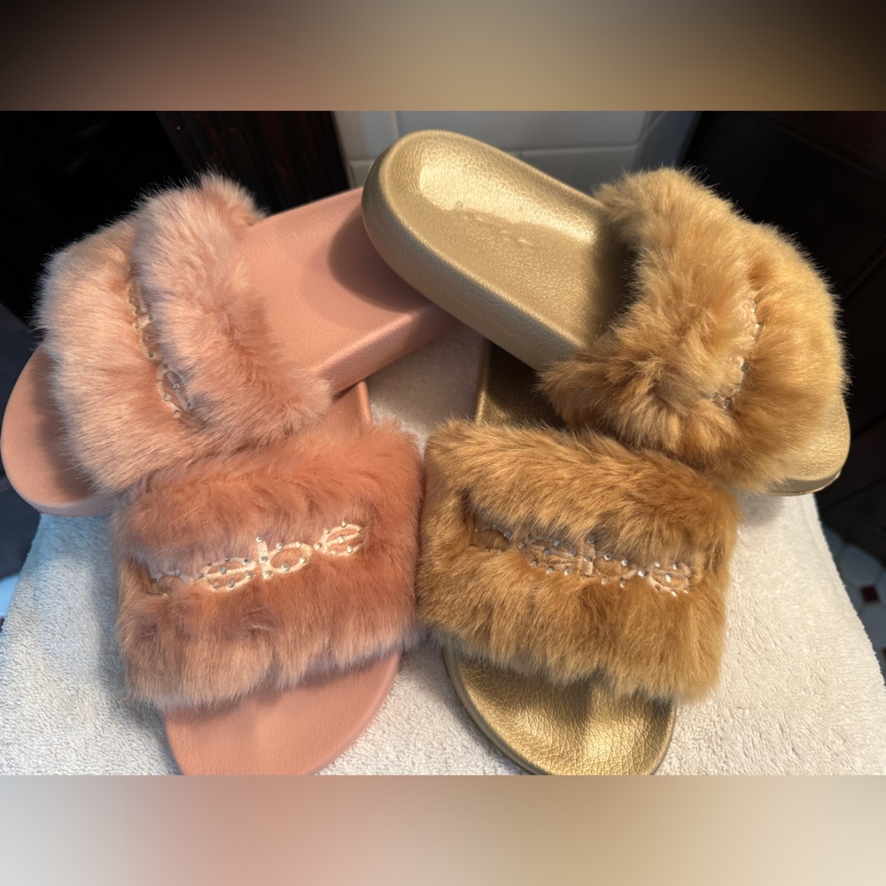 Bebe Furiosa Faux Fur Slide Sandals in Gold and Pink Size 7 NWOT